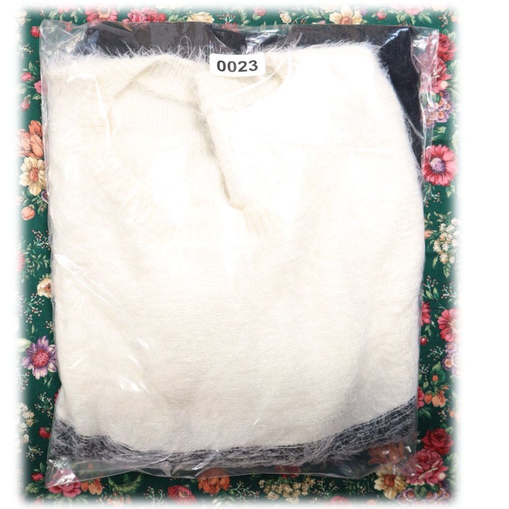 TOBI Fuzzy Sweater  	White/Gray/Black	Size	M - Picture 7 of 7